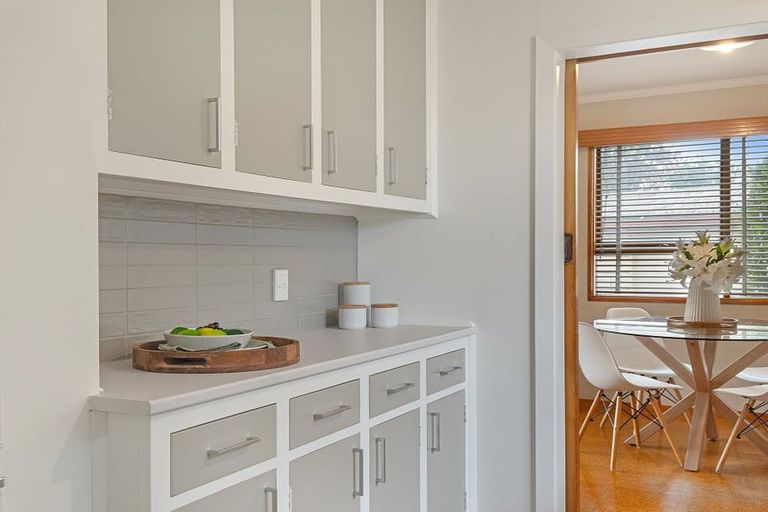 Photo of property in 12 Lomax Place, Islington, Christchurch, 8042