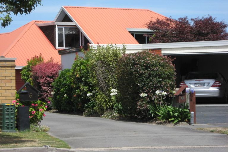 Photo of property in 5 De Courcy Place, Avondale, Christchurch, 8061