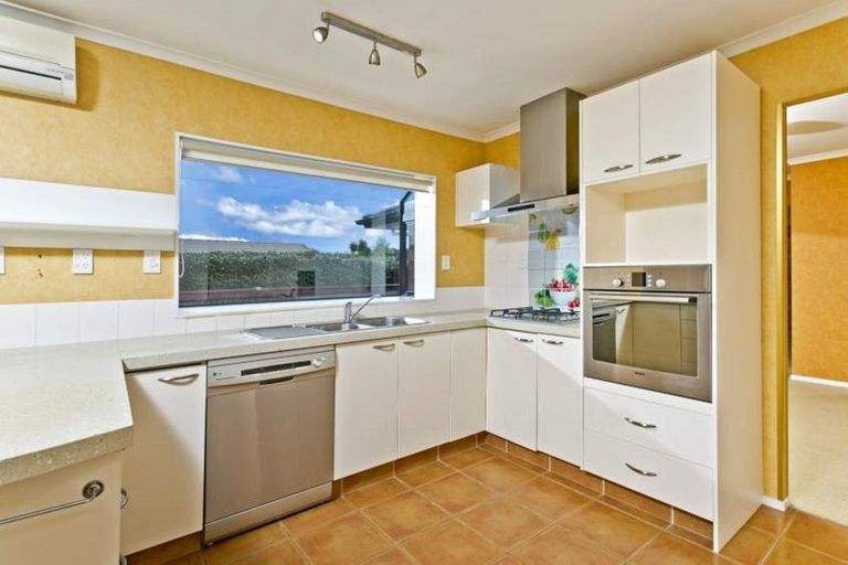 Photo of property in 16 Adelphi Place, Albany, Auckland, 0632