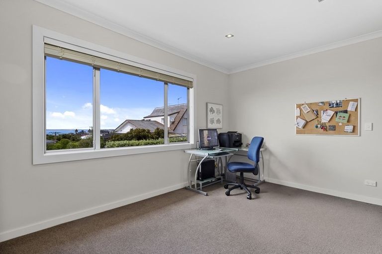 Photo of property in 8 Eastcliffe Road, Castor Bay, Auckland, 0620