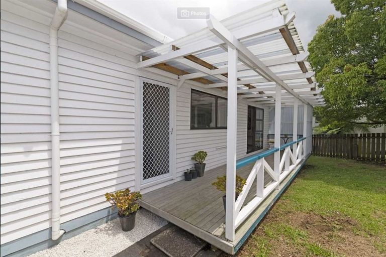 Photo of property in 1/23 Luckens Road, West Harbour, Auckland, 0618
