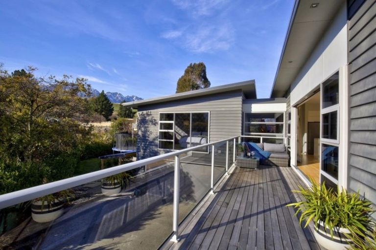Photo of property in 73 Oregon Drive, Kelvin Heights, Queenstown, 9300