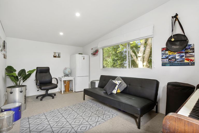 Photo of property in 855 State Highway 16, Waimauku, 0812