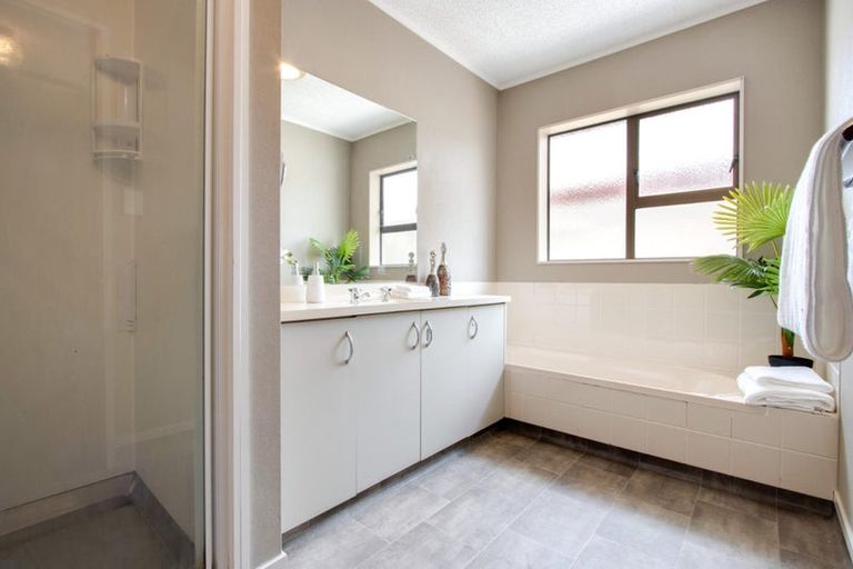 Photo of property in 1/52 Avondale Road, Taradale, Napier, 4112