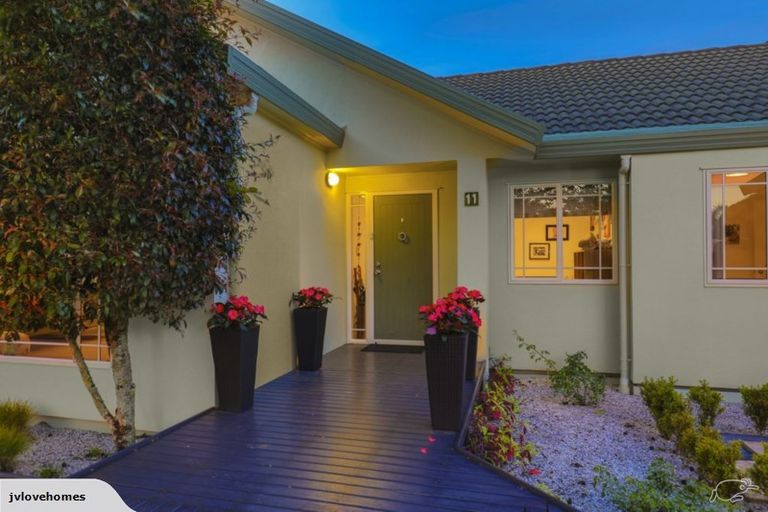 Photo of property in 11 Kimberly Grove, Greenhithe, Auckland, 0632