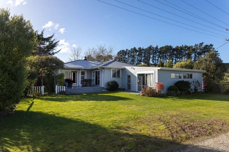 Photo of property in 3 Heretaunga Road, Maharahara, Dannevirke, 4972