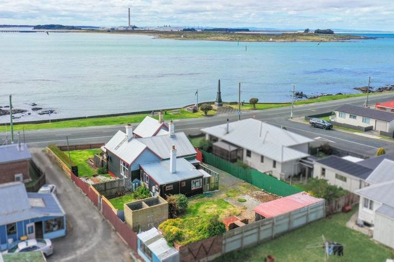 Photo of property in 236 Marine Parade, Bluff, 9814