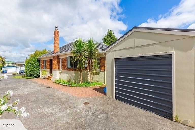Photo of property in 33 Youngs Road, Papakura, 2110