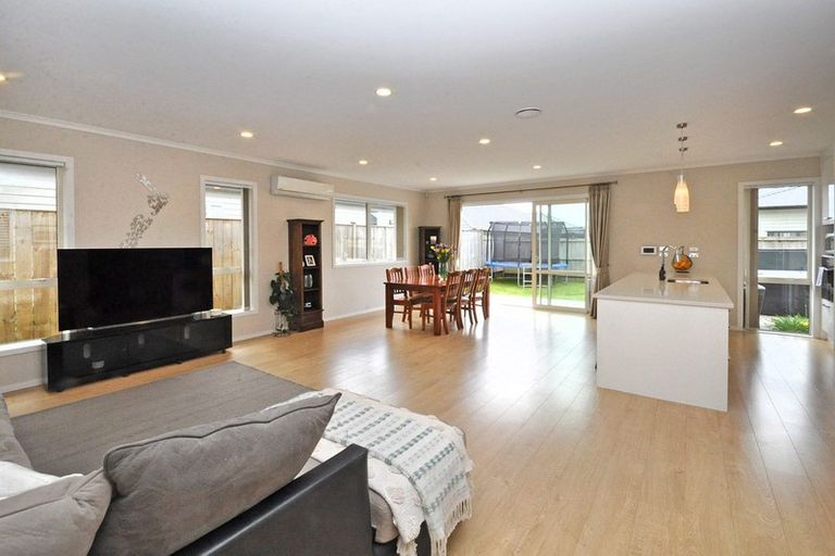 Photo of property in 11 Paso Fino Crescent, Karaka, Papakura, 2113