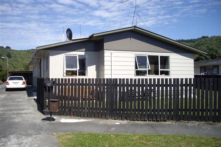 Photo of property in 16 Beryl Grove, Birchville, Upper Hutt, 5018