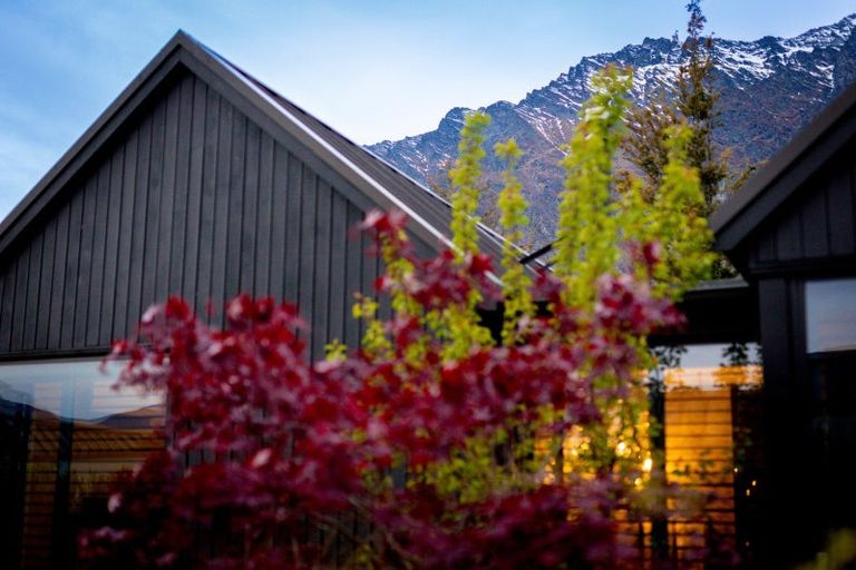 Photo of property in 2 Fife Court, Jacks Point, Queenstown, 9371