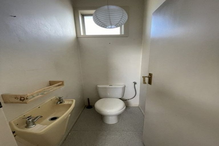 Photo of property in 68 Lake Road, Northcote, Auckland, 0627