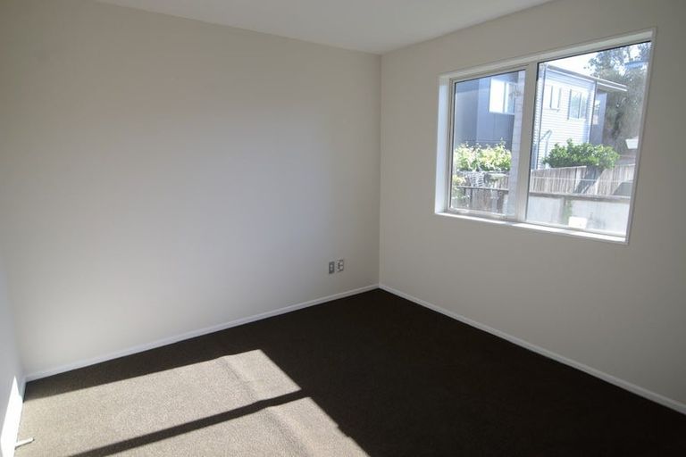 Photo of property in 6 Kaumatua Place, Te Atatu Peninsula, Auckland, 0610
