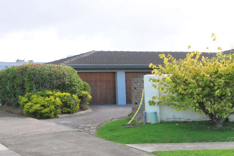 Photo of property in 18 Falstaff Place, Half Moon Bay, Auckland, 2012