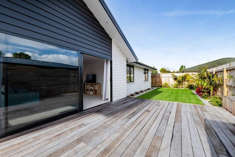 Photo of property in 20a Turakina Street, Merrilands, New Plymouth, 4312