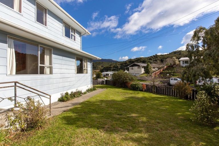 Photo of property in 75a Hampden Street, Picton, 7220