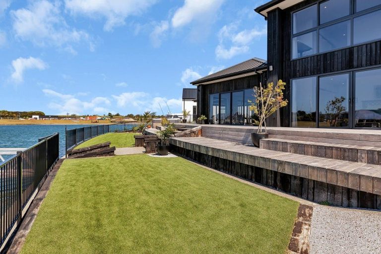 Photo of property in 25 Waitemata Drive, One Tree Point, 0118