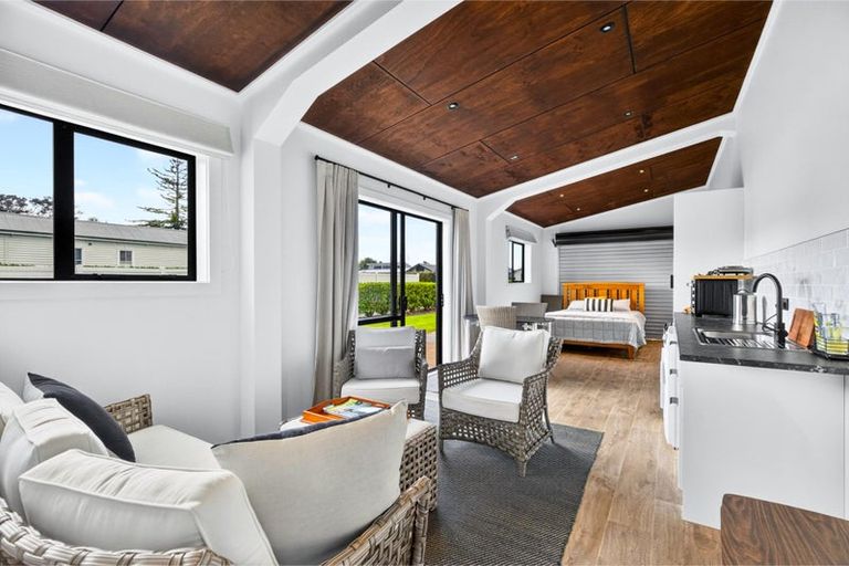 Photo of property in 80 Station Road, Kumeu, 0891