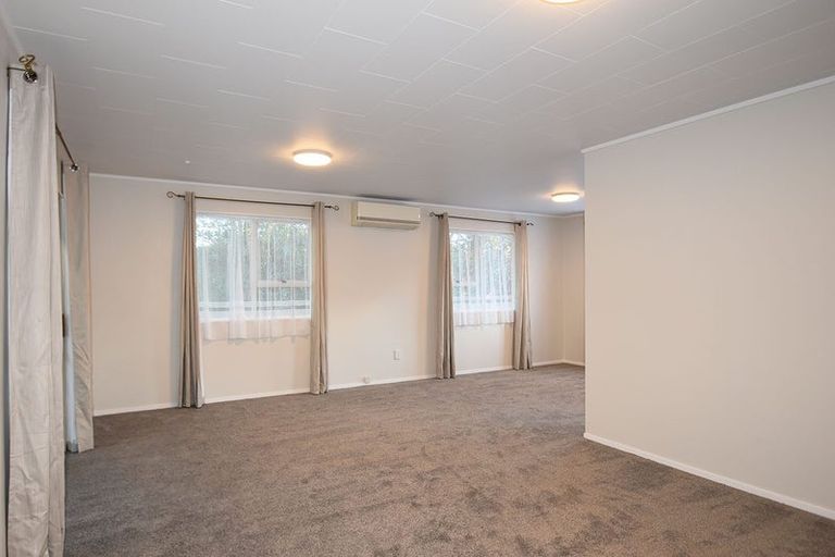 Photo of property in 27 Wallace Road, Ranui, Auckland, 0612