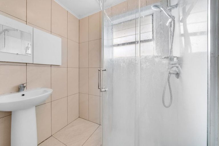 Photo of property in 52 Seymour Road, Sunnyvale, Auckland, 0612