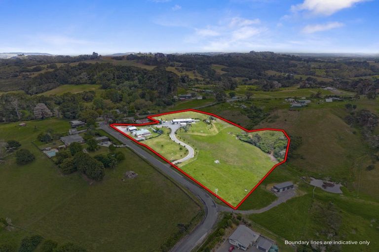 Photo of property in 136 Annett Road, Kumeu, 0891