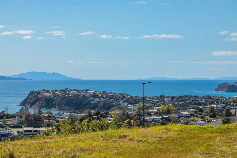 Photo of property in 1 Woodridge Drive, Stanmore Bay, Whangaparaoa, 0932