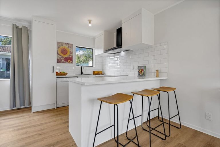 Photo of property in 2/17 Kent Road, Manurewa, Auckland, 2102