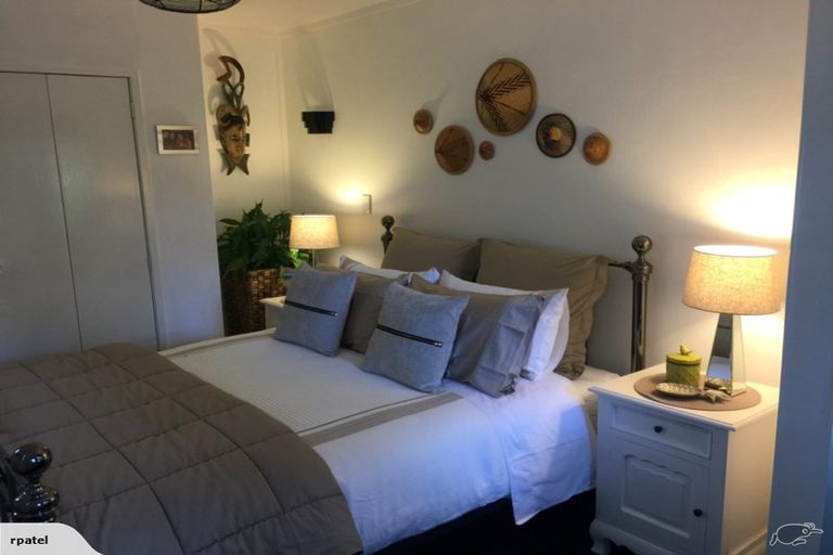 Photo of property in 1/9a Wyvern Place, Glenfield, Auckland, 0629