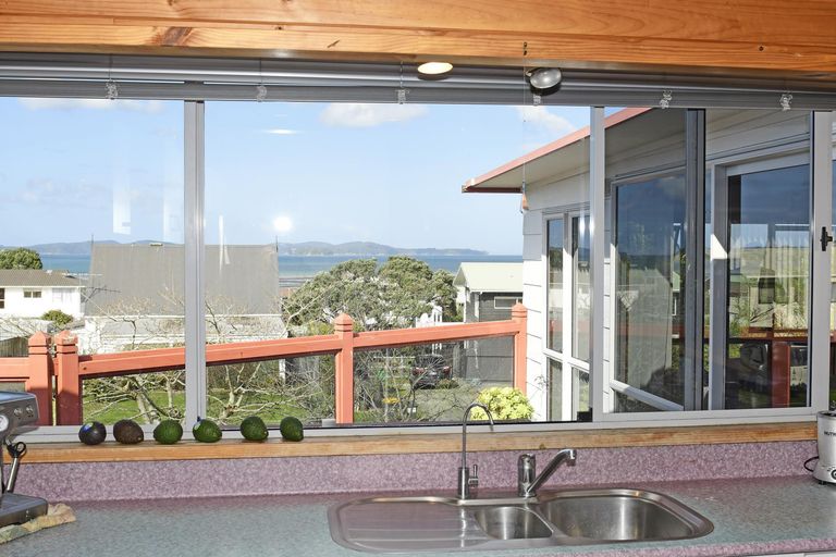 Photo of property in 9 Hinemoa Place, Snells Beach, 0920