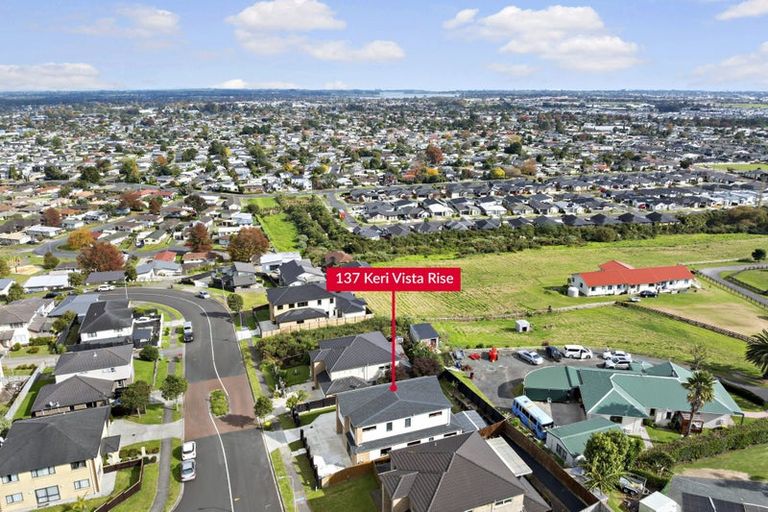 Photo of property in 137 Keri Vista Rise, Papakura, 2110