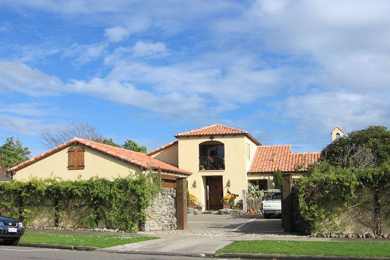 Photo of property in 100 Jickell Street, Hokowhitu, Palmerston North, 4410