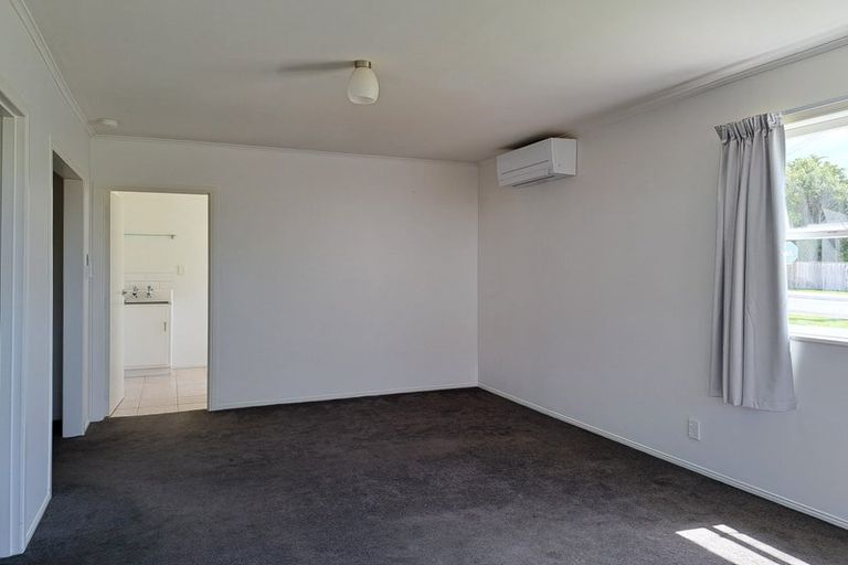 Photo of property in 87 Tiroroa Avenue, Te Atatu South, Auckland, 0610