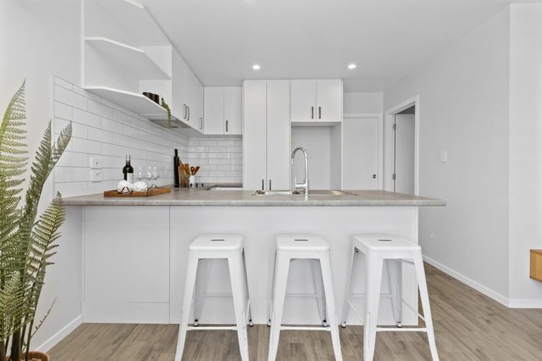 Photo of property in 2/16 Betley Crescent, Fairview Downs, Hamilton, 3214