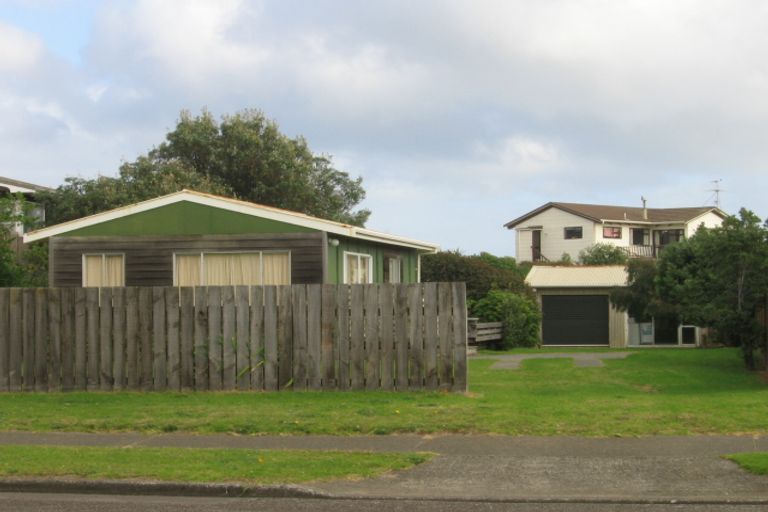 Photo of property in 12 Eruini Street, Waikanae Beach, Waikanae, 5036