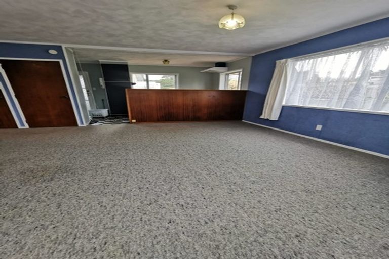 Photo of property in 1/5 Tirimoana Road, Te Atatu South, Auckland, 0602
