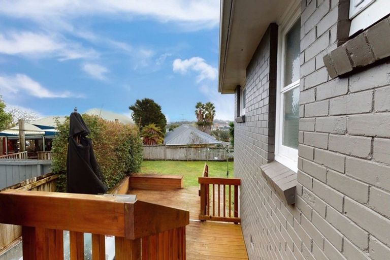 Photo of property in 1/818 East Coast Road, Oteha, Auckland, 0630