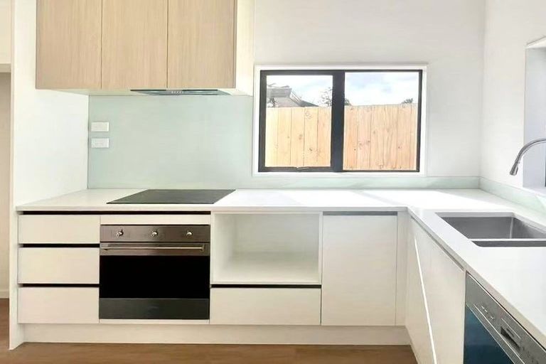 Photo of property in 8/1 Kahikatea Place, Ranui, Auckland, 0612