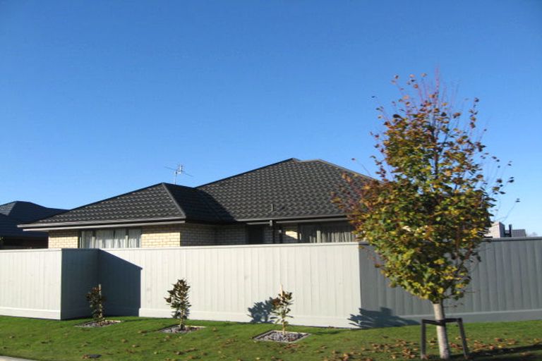 Photo of property in 8 Providence Place, Redwood, Christchurch, 8051