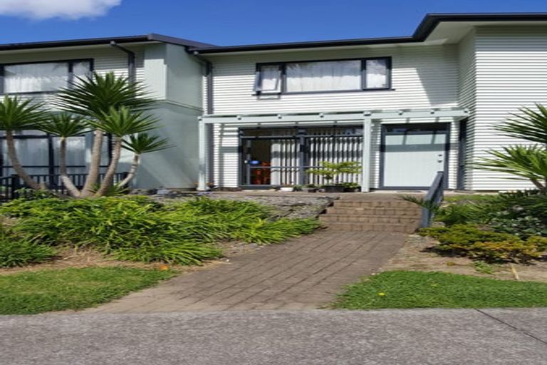 Photo of property in 98/2 Armoy Drive, East Tamaki, Auckland, 2016