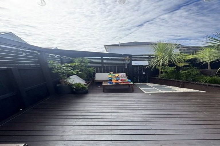 Photo of property in 12b Kelwyn Road, Kelston, Auckland, 0602