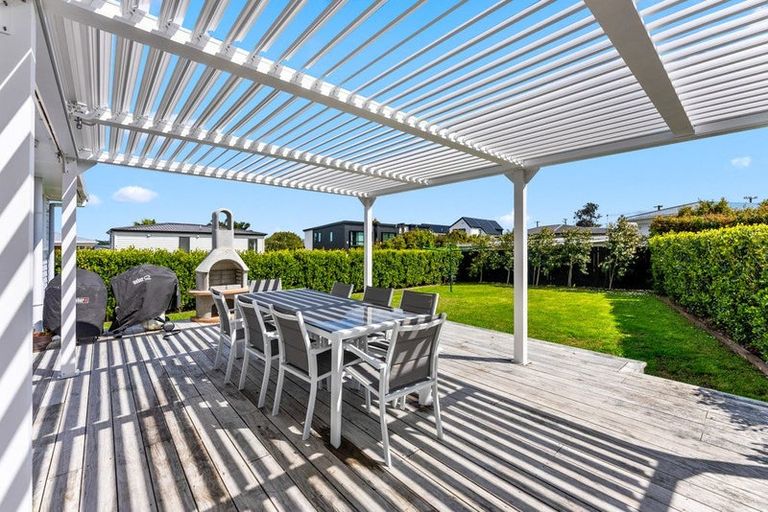 Photo of property in 1/64 Sunnynook Road, Sunnynook, Auckland, 0620