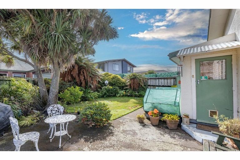 Photo of property in 14 Woodend Road, Woodend, 7610