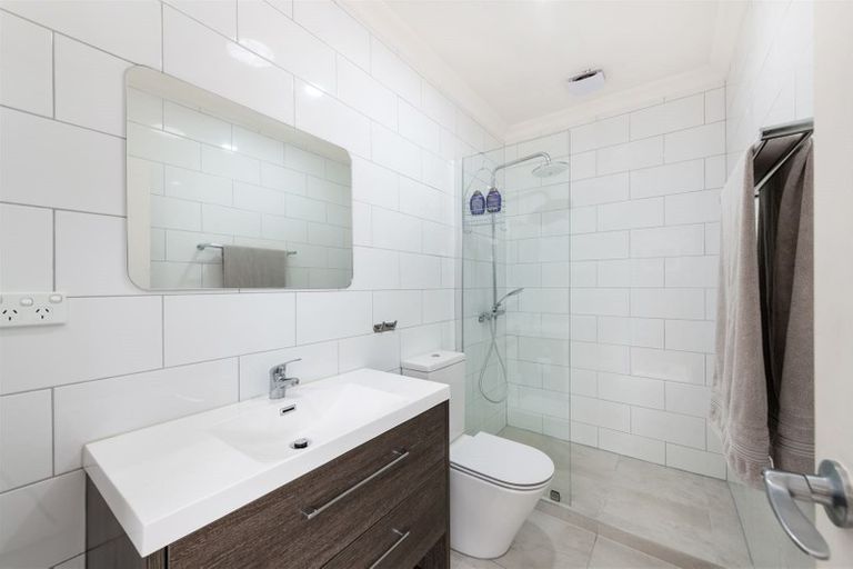 Photo of property in 408b Scenic Drive, Waiatarua, Auckland, 0612