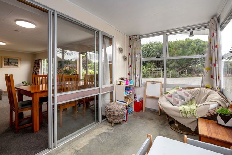 Photo of property in 22 Tiratu Road, Dannevirke, 4976