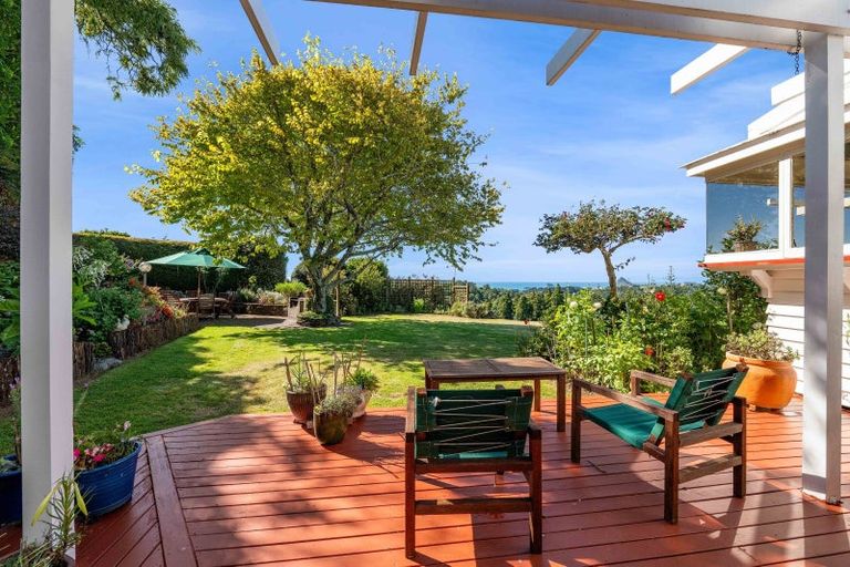 Photo of property in 568 South Road, Omata, New Plymouth, 4374