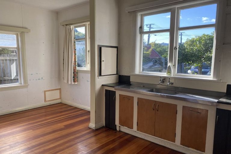 Photo of property in 33 Aperahama Street, Paekakariki, 5034