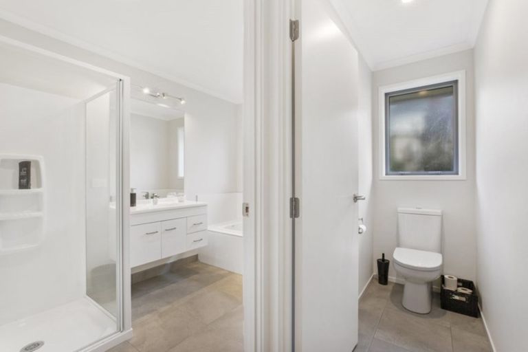 Photo of property in 64 Hillpark Drive, Pokeno, 2402