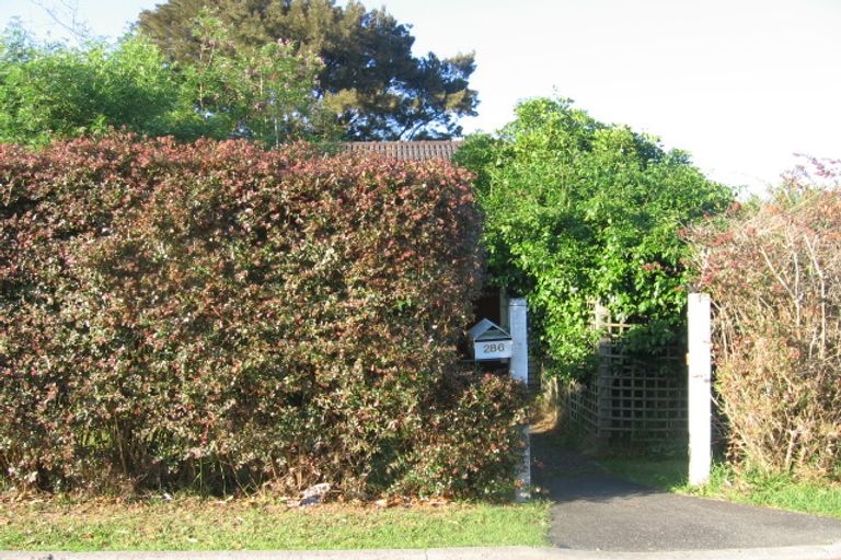 Photo of property in 2/286 Wairau Road, Glenfield, Auckland, 0629