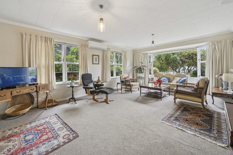 Photo of property in 71 Nimmo Avenue East, Waikanae, 5036