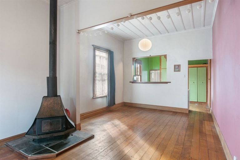 Photo of property in 82 View Road, Henderson, Auckland, 0612